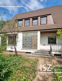 Haus + Grundstück unter Bodenrichtwert! - Sanierungsbedürftiges EFH mit ELW und 2 Garagen - Schwabach