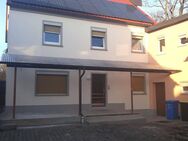 Perfektes Wohnen für die Großfamilie - Haus mit 11 Zimmern, Küchenzeile , 2 Tageslichtbäder, Garten und Garage - Burgpreppach