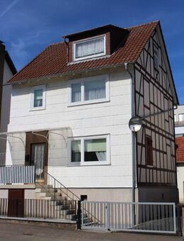 Fachwerkhaus mit Nebengebäude - gute Grundsubstanz in attraktiver Lage - Weimar (Lahn)