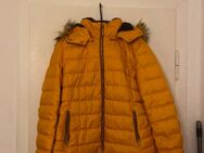 Gelbe Winterjacke - Bochum