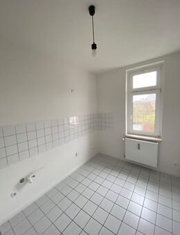 Helle 2,5 Zimmer, wahlweise mit Küche in Wunschfarbe! - Zeitz