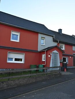 Gemütliches Eigenheim mit Garage und Garten in naturnaher Randlage! - Höchstenbach