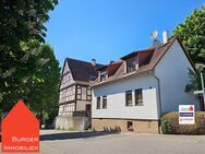 Ein Ensemble aus zwei Häusern, historisches Fachwerk und modernes EFH mit Doppelgarage im Ortskern von Ötisheim - Ötisheim