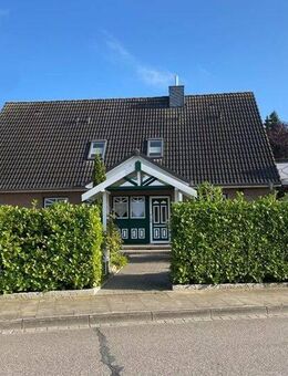 Strandnahes Ferienhaus mit drei Wohneinheiten und großem Garten im charmanten Ostseeort Kellenhusen - Kellenhusen (Ostsee)