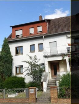 Maintal Bischofsheim: Doppelhaushälfte mit drei Wohnungen, Doppelgarage und großem Grundstück - Maintal
