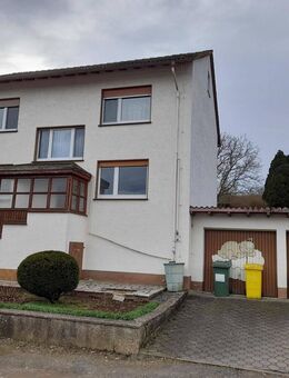 Zweifamilienwohnhaus in idyllischer Feldrandlage - Birstein
