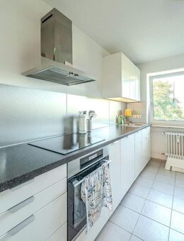 Helle 3 Zimmer-Wohnung mit Balkon, schöner Aussicht und Tiefgaragenstellplatz - München