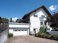 Mühlhausen/Rettigheim: Exklusives Zweifamilienhaus mit Einliegerwohnung, Garten und Pool in Top-Lage - Mühlhausen (Baden-Württemberg)