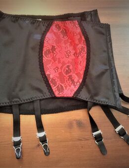 Vintage Strumpfhalter mit 8 Strapsbändern schwarz mit roter Raute (Premiumqualität - Marl (Nordrhein-Westfalen)