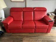 Rote Ledercouch 3-sitzer mit Aufstehhilfe und Relaxfunktion - Vechelde