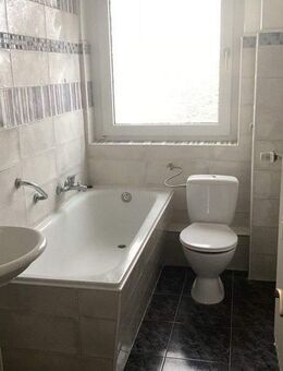 Frisch sanierte 3-Zimmer-Wohnung im Gebäude mit Aufzug - Düsseldorf