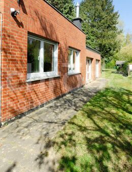 „Selber nutzen oder weiter vermieten“ – vermietete Doppelhaushälfte in naturnaher Lage mit Wärmepumpe und PV-Anlage - Jülich