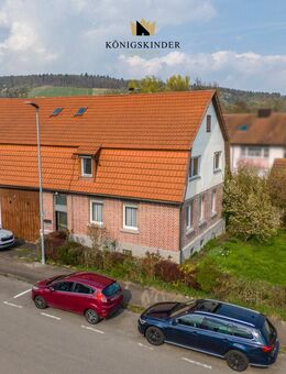 Charmantes 2-Familienhaus mit Scheune und Nebengebäuden auf ca. 1.491 Qm großem Baugrundstück. - Schorndorf (Baden-Württemberg)