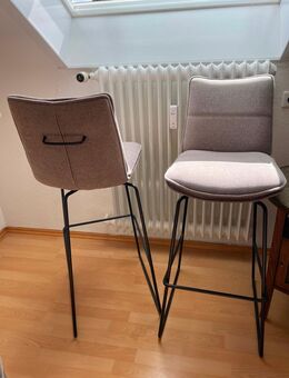 Wegen Umzug, verkaufe ich 2x Barhocker. Leichte Gebrauchsspuren Knapp 1 Jahr alt. Maße: 109cm - Freudenstadt