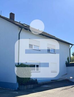 Sofort einziehen...Helle 2-Zimmer-OG-Wohnung in Hemhofen-Zeckern - Hemhofen