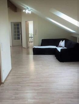 KS-Immobilien - schicke DG-Wohnung in ruhiger Lage - Wang