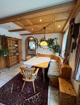 Freistehendes Einfamilienhaus mit Küche, Doppelgarage und Gartengrundstück in schöner Wohnsiedlung! - Mainburg