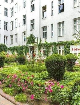IMMOBERLIN.DE - Sehr schöne Stuck Altbauwohnung in Ruhelage beim Winterfeldtkiez - Berlin