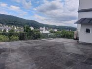 WG-geeignet, 3 Zimmer auf ca.100 qm mit wunderschönem Ausblick von der Dachterrasse auf Marburg! - Marburg