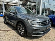 VW Tiguan, 2.0 TDI Life, Jahr 2021 - Frankfurt (Main)