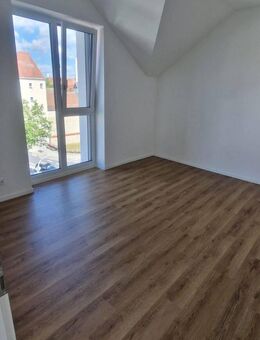 Moderne 3-Zimmer-Wohnung über den Dächern der Innenstadt mit großem Balkon - Sulzbach-Rosenberg