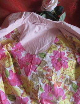 NEU * DESIGNER * Trench- Coat * Mantel mit Blüten * Blumen * Flower- Power * Futter * Gr. 38- 40/ S- M * rosè- quarz * - Riedlingen