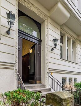 Vermietete Dachgeschosswohnung mit Balkon & Lift im herrschaftlichen Altbau - im begehrten Grunewald - Berlin