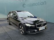 Volvo V60 CC, Pro AWD, Jahr 2021 - München