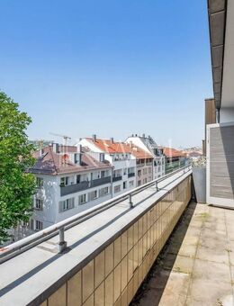 Zentrale City-Wohnung mit 3 Zimmern, Einbauküche, Terrasse mit Fernsicht & Balkon in Stuttgart-Mitte - Stuttgart