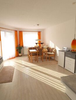 Großzügige sehr gepflegte helle 3,5-Zimmer Wohnung mit Balkon und Stellplatz - Efringen-Kirchen