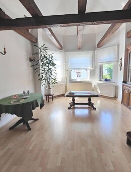 Herrliche Aussicht inklusive: Ruhig gelegenes Haus mit zwei Wohnetagen - Sonneberg