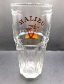 Malibu Glas ca. 15cm hoch Öffnung 7cm breit mit Eichstrich 4cl und 2cl in 45259