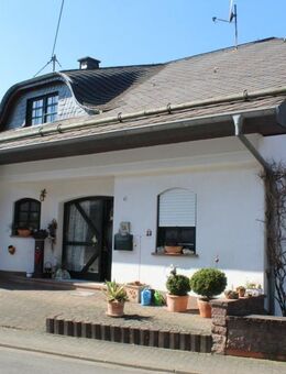 Großzügiges Einfamilienhaus mit Einliegerwohnung und viel Grundstück im Grünen - Horath