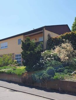 Bungalow mit ausgebautem Untergeschoß auf einem schönem Gartengrundstück - Niedermohr