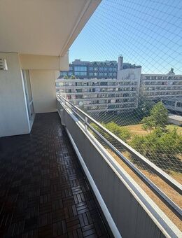 Frisch saniert & zentral: 2-Zi.-Wohnung mit wunderschöner Loggia und TG-Stellplatz - Ohne Provision! - München