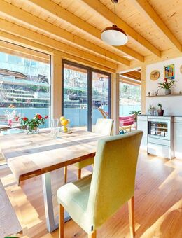 Nachhaltig & stilvoll: Energieeffizientes Holzhaus mit Eichenparkett und Kaminofen - Rangsdorf