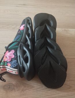 Nagelneue Sneaker - Coburg