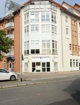 Für Kapitalanleger: vermietete 2-Zimmer-Wohnung mit Aufzug und Balkon - Sonneberg