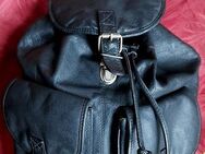 Großer robuster Vintage Lederrucksack aus den 80er Jahren für Damen - Niederfischbach