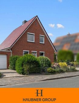 Attraktives Einfamilienhaus mit zwei Garagen - Emden