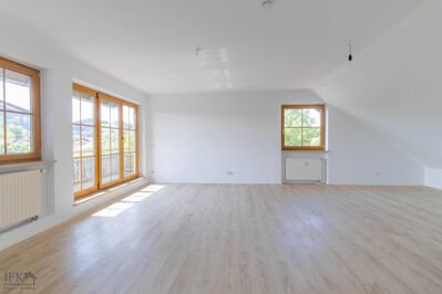 Moderne 3-Zimmer-Dachgeschoßwohnung mit Weitblick in Peiting!