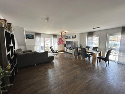 Neuwertige 4-Zi.-Whg mit viel Platz, Balkon und Carport in Köngen