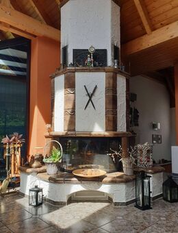 Ein Schmuckstück in bester gehobener Wohnlage: Kamin, Innenpool, Doppelgarage, 5 Räume, großer Garten, Gästehaus mit Küche und Bad - Aue