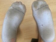 Dreckige stinkende Socken nach dem feiern - Kassel