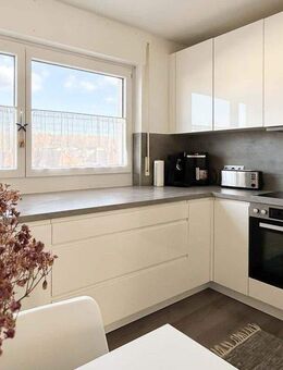 "Wohnen mit Weitblick - stilvolle 4 Zimmer Wohnung in der Singener Nordstadt" - Singen (Hohentwiel)