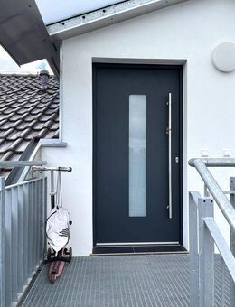 *Attraktive Kapitalanlage: gut vermietbare 2-Zimmer-Dachgeschosswohnung mit Stellplatz & Kellerraum* - Rastatt