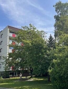 RESERVIERT!!!!Wohnen in Nähe Citylage von Villingen. 3 Zi.-Whg. mit Ausblick.LIFT. Garage. Renoviert! Sofort Frei!!!! - Villingen-Schwenningen