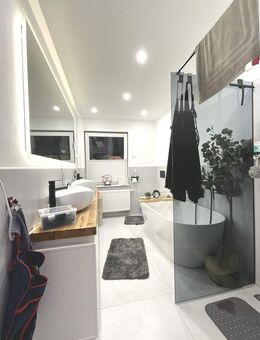 Zweifamilienhaus mit fortschrittlichem Smart-Home-System und weitläufigen Garten - Berkatal