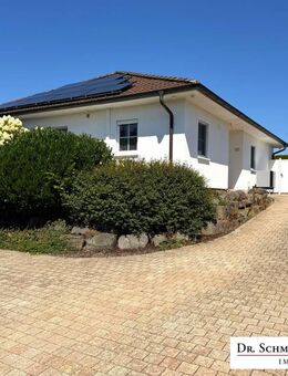 Gepflegter, moderner Bungalow mit PV-Anlage, Wärmepumpe und tollem Grundstück! - Mörlen