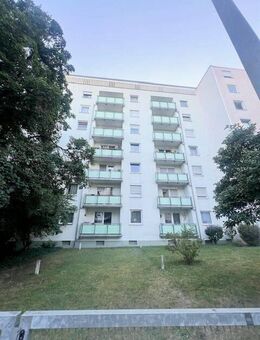 Top Lage - Erstbezug nach Kernsanierung 3 Zimmer Wohnung mit herrlichem Ausblick im 6. Obergeschoss mit Aufzug & Tiefgarage - Nürnberg
